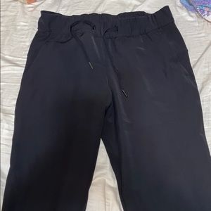 Lululemon black crop woven